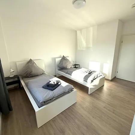 Lejlighed Moderne, Vollmoeblierte Erdgeschosswohnung In Zentraler Lage