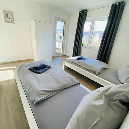 Moderne, Vollmoeblierte Erdgeschosswohnung In Zentraler Lage Lejlighed
